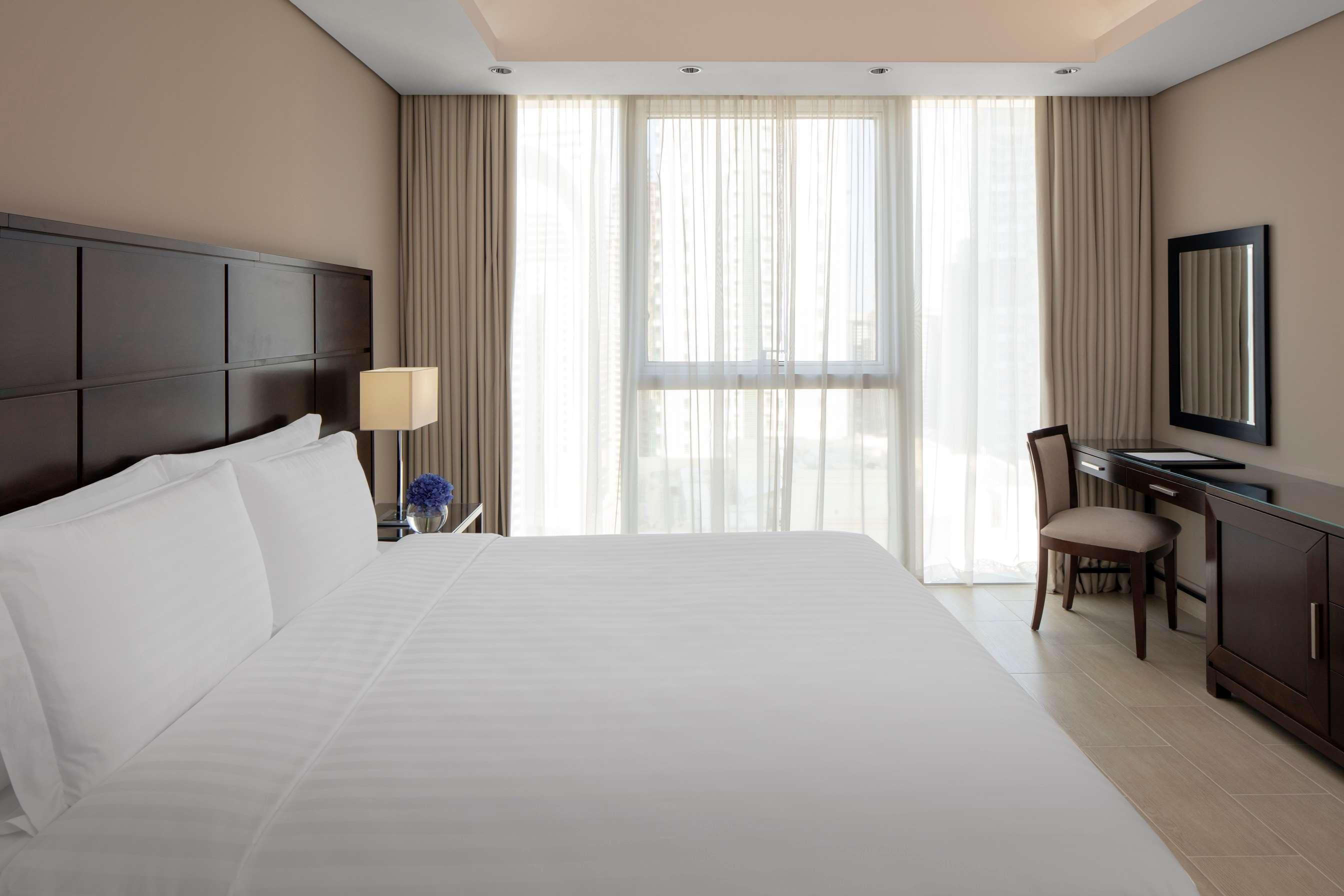 Dusit Doha Hotel Eksteriør billede A bedroom at the hotel