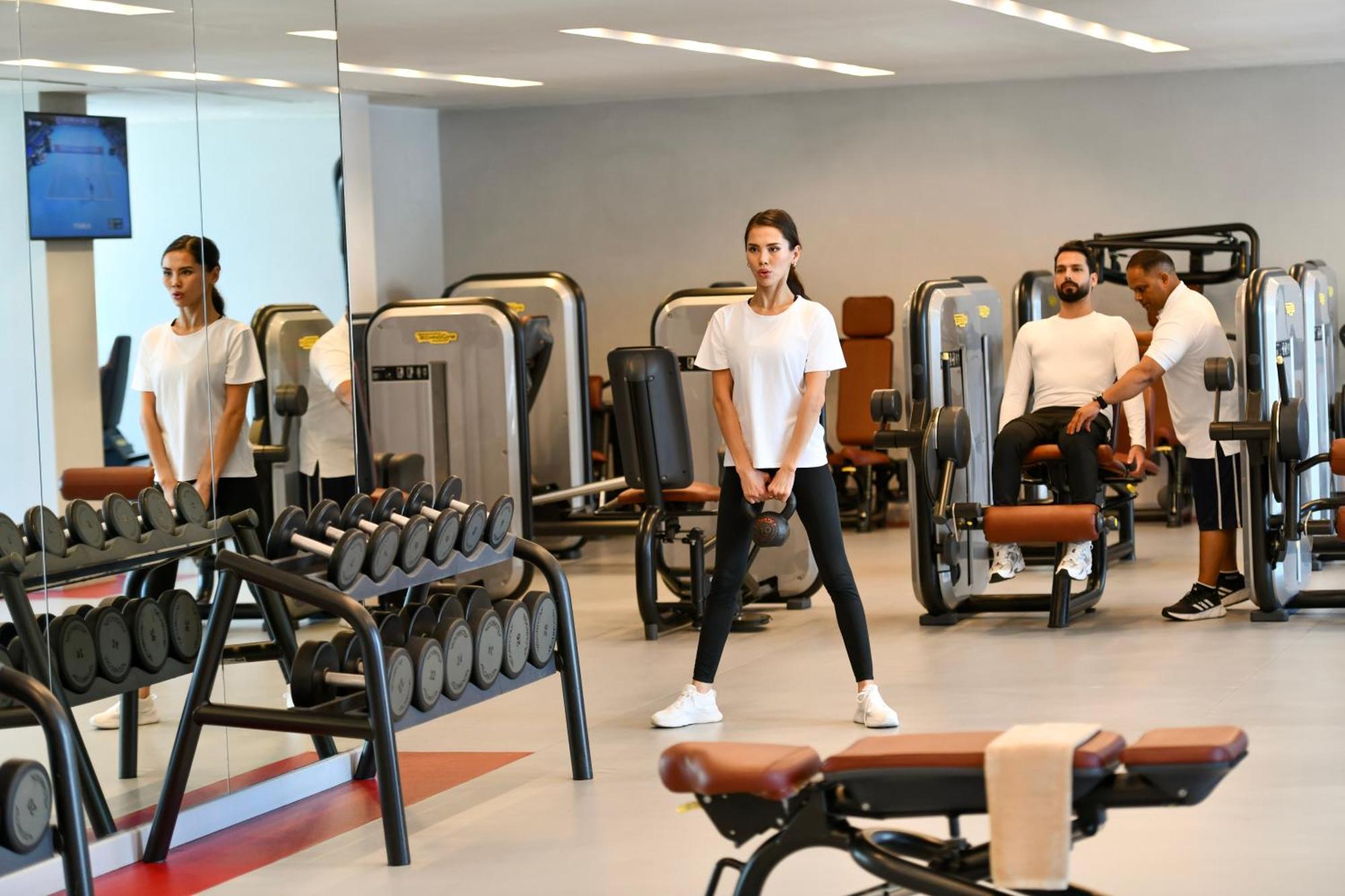 Dusit Doha Hotel Eksteriør billede The gym at the hotel