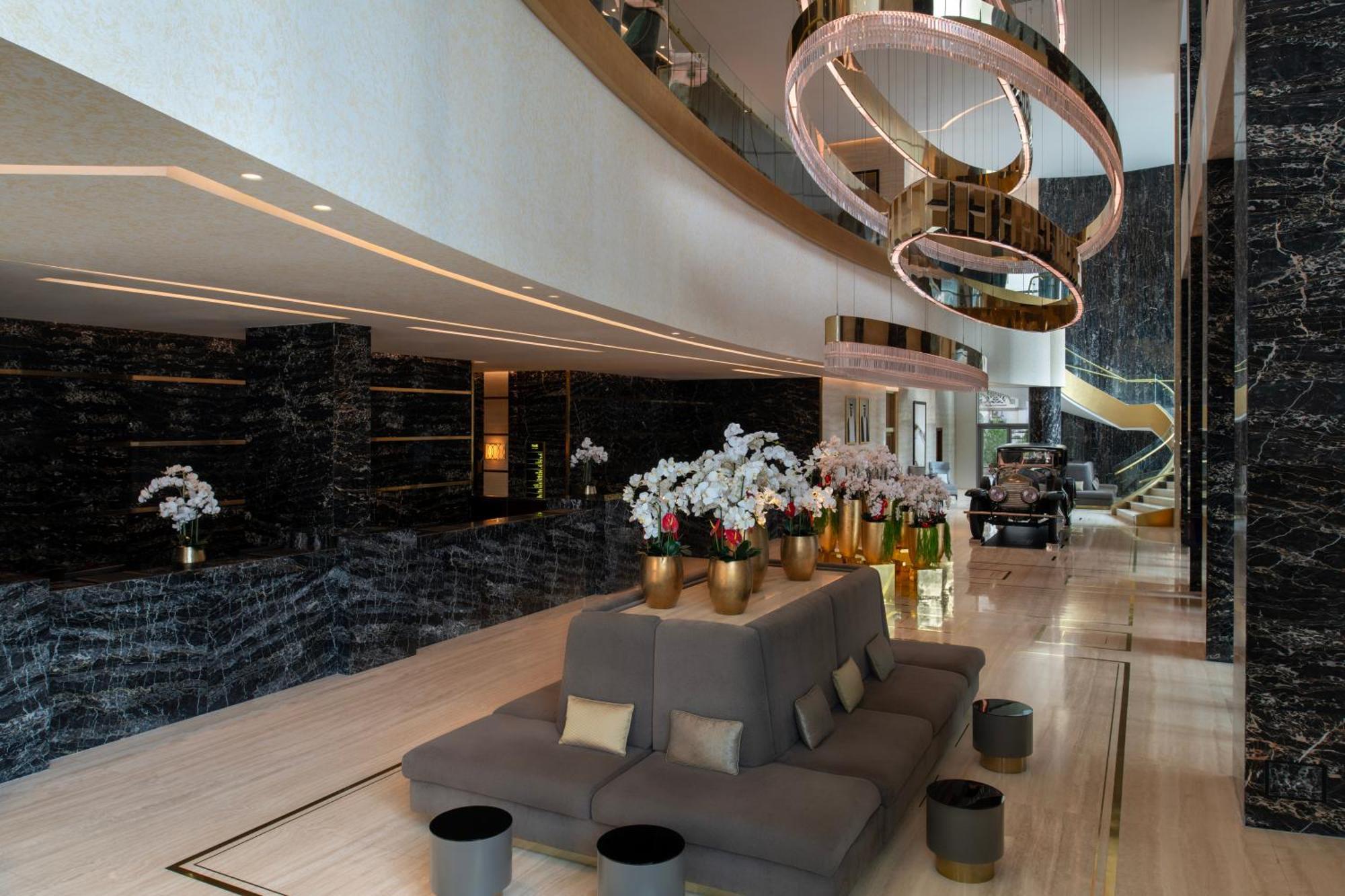 Dusit Doha Hotel Eksteriør billede The lobby of the hotel