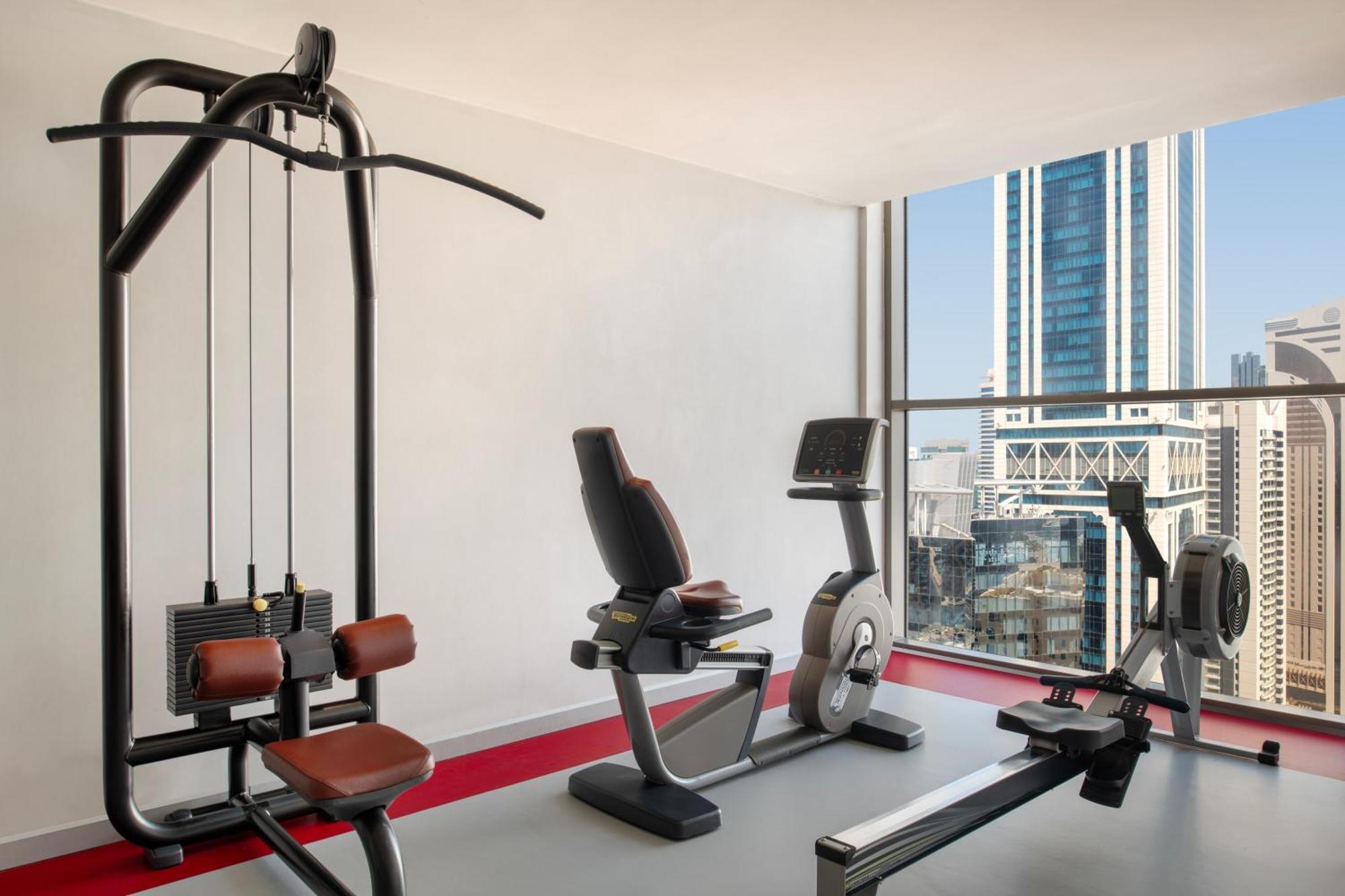 Dusit Doha Hotel Eksteriør billede Fitness Center