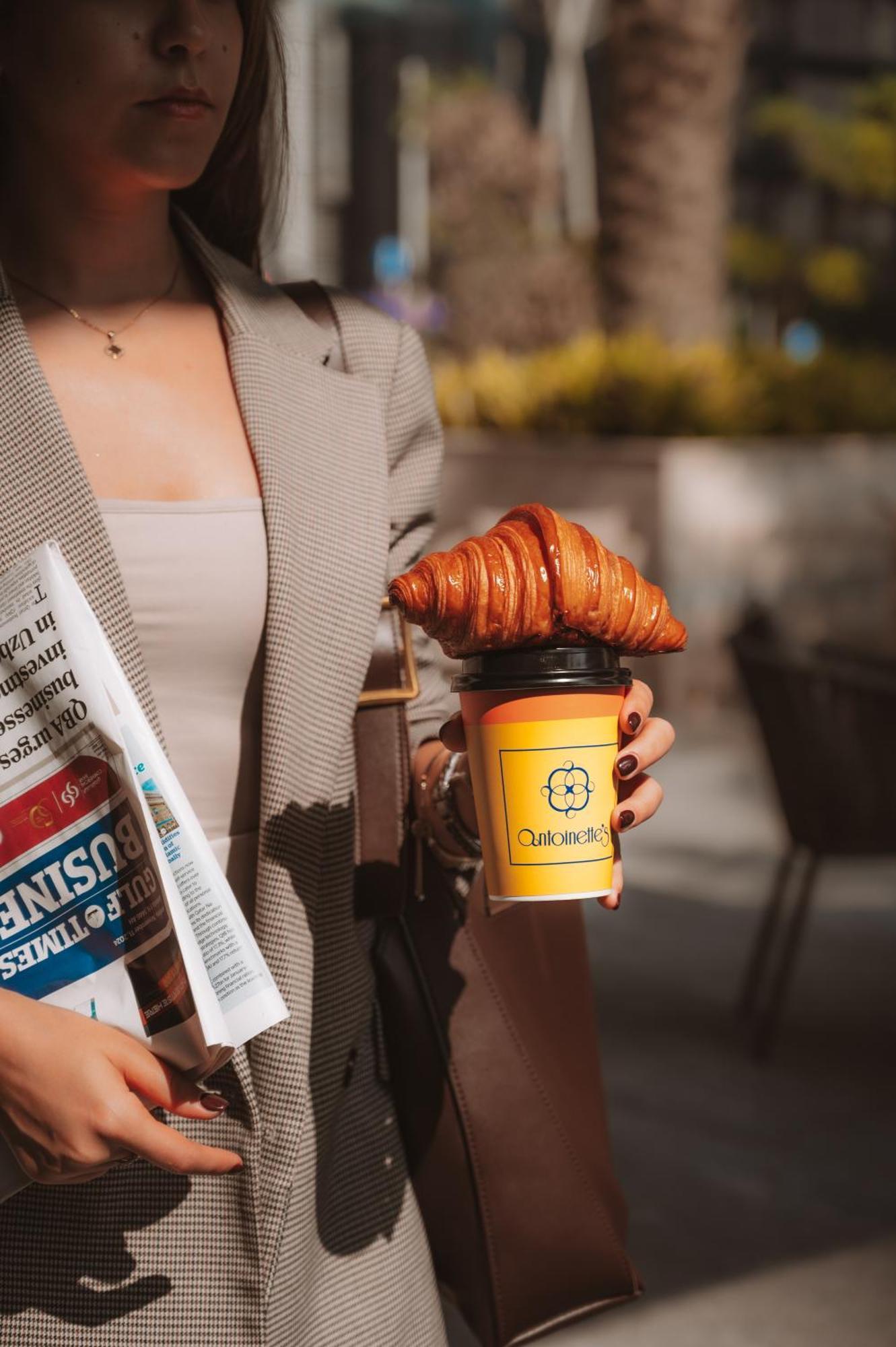 Dusit Doha Hotel Eksteriør billede A croissant